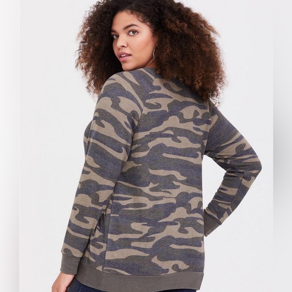 Torrid “Super Soft” Plus Size Camouflage Crew Neck Sweatshirt Size 2X - Picture 3 of 10